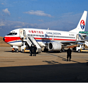 于田万方航空托运航空快运业稳步发展的原因是什么？